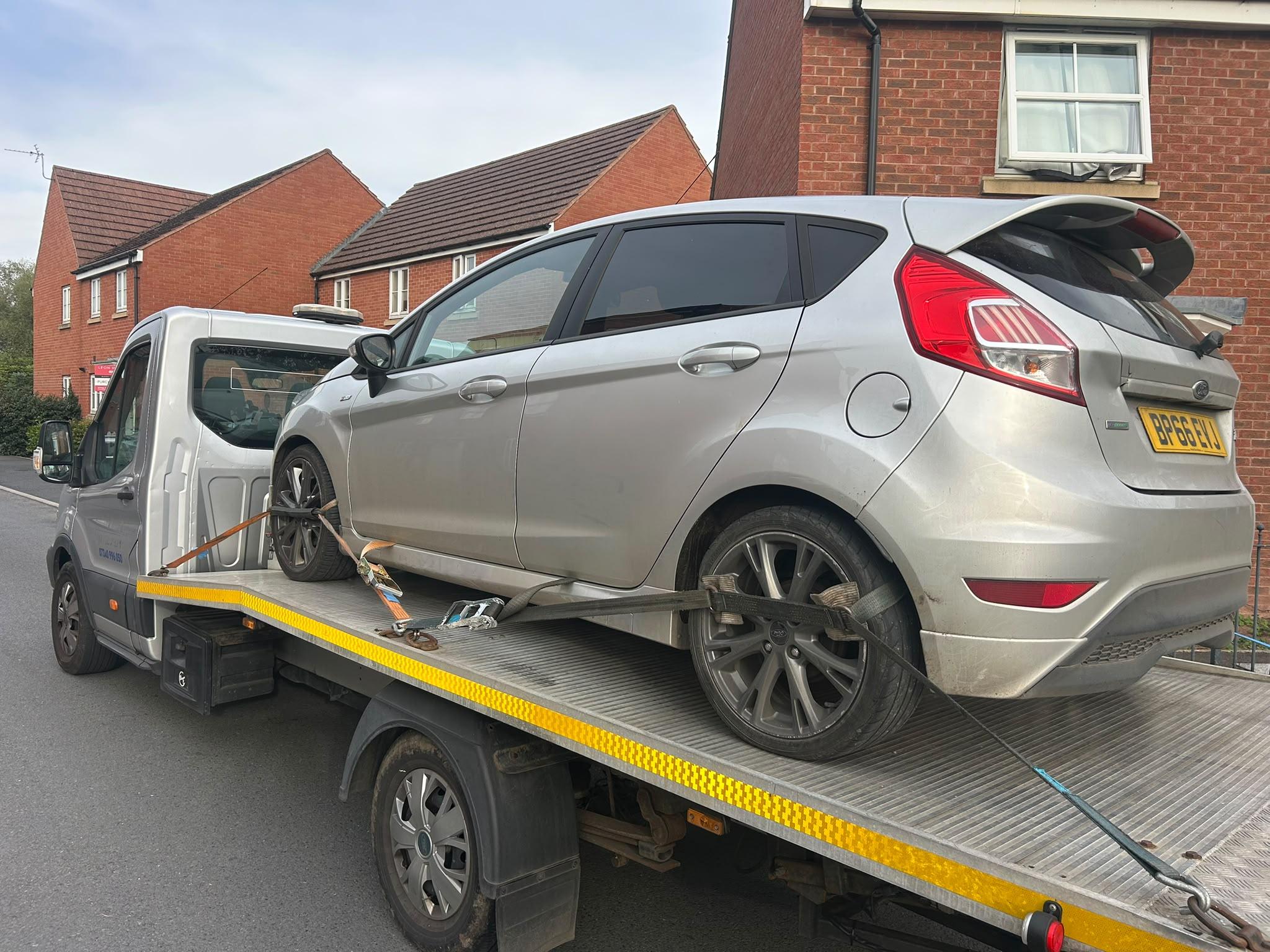 Accident damaged car recovery in Gloucestershire