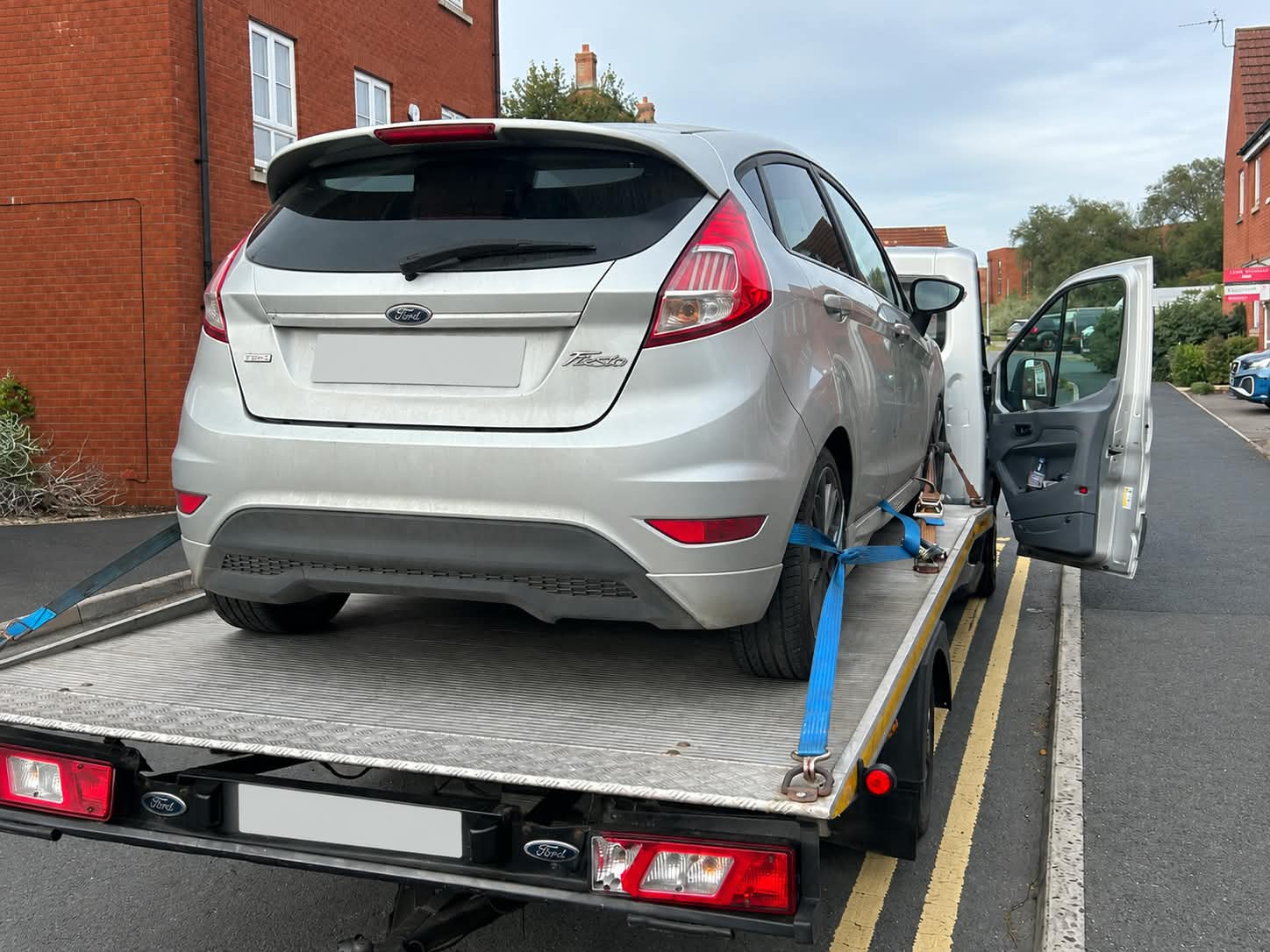 Accident damaged car recovery in Gloucestershire